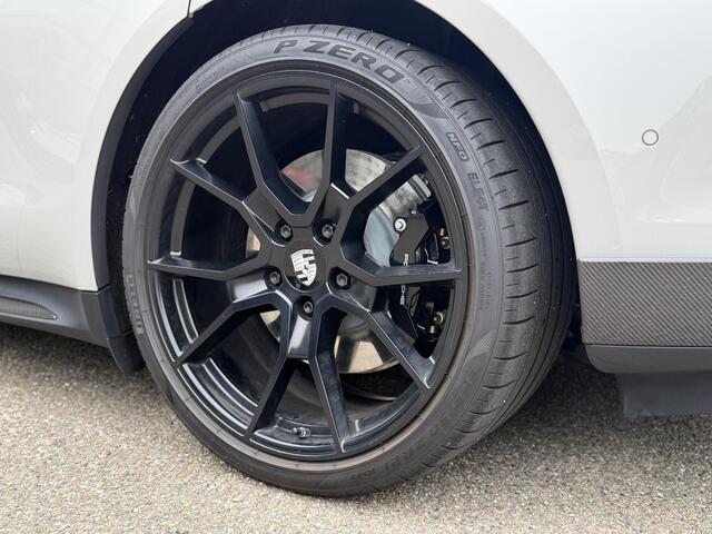 Porsche Taycan Turbo 93 kWh SOH 91% | SPORT CHRONO | HEAD-UP | CARBON PAKKET | ALCANTARA STOELEN + HEMEL | DUAL SCHERM | KERAMISCHE REMMEN | BURMESTER PREMIUM AUDIO | STOELVERWARMING + STUURWIELVERWARMING | STOELVENTILATIE | MEMORY SEATS | PORSCHE DEALER ONDERHOUDEN | 360° CAMERA | VERKEERT IN NIEUWSTAAT | ALL-IN PRIJS | 12 MAANDEN BOVAG GARANTIE