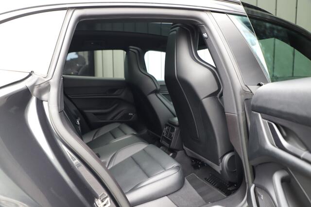 Porsche Taycan Cross Turismo 4 93kWh | 380PK | Panoramadak | Keyless-go | Sfeerverlichting | Bose audio | Matrix-led | 16-weg memory stoelen | 2022.