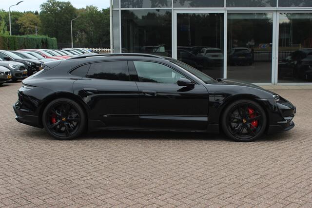 Porsche Taycan Cross Turismo Turbo S 93 kWh / SoH 90,9% / Panoramadak / 360Camera / Head-up / Passenger Display / Luchtvering / 21'' / Bose / Keyless / Sportdesign+Chrono / Stoelventilatie+Verwarming / Stuurverwarming / Dodehoek / DAB