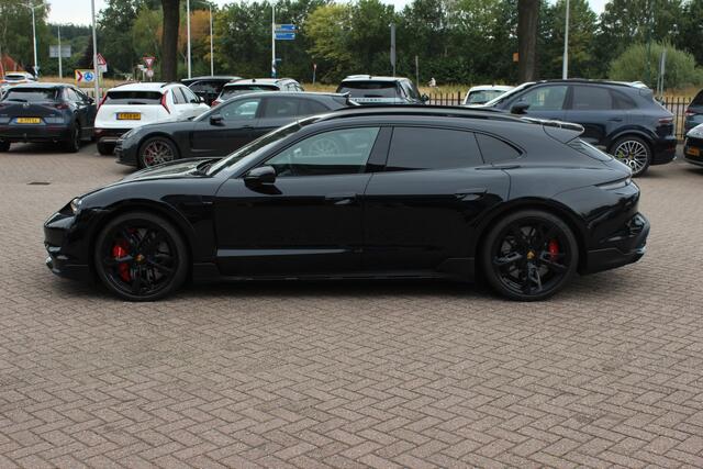 Porsche Taycan Cross Turismo Turbo S 93 kWh / SoH 90,9% / Panoramadak / 360Camera / Head-up / Passenger Display / Luchtvering / 21'' / Bose / Keyless / Sportdesign+Chrono / Stoelventilatie+Verwarming / Stuurverwarming / Dodehoek / DAB