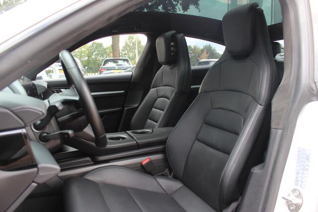 Porsche Taycan Turbo S 93 kWh / SoH 91,3% / Full option! / Panoramadak / 360Camera / Burmester / Keyless / Achterasbesturing / 21'' / Carbon / InnoDrive / Sportdesign+Chrono / Massage+Ventilatie / Dodehoek / DAB