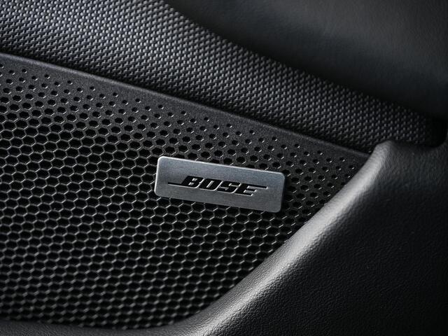 Porsche Taycan Performance 84 kWh | Bose | 360 Camera | Luchtvering | Ambiance Interieur | Stoelverwarming | Elektr. verst. Stoelen | Keyless Entry |