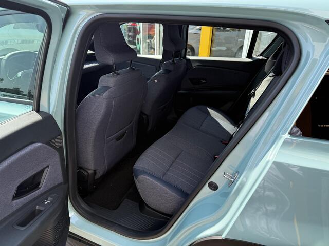 Renault 4 comfort range techno 52 kWh | Demo | Harman & Kardon | Pack Winter | Achteruitrijcamera | DAB | Climate Control | Cruise adaptief |
