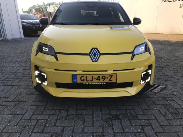 Renault 5 techno 52 kWh 100% ELECTRIC techno 150 pk comfort range VRIJDAG EN ZATERDAG AS AANWEZIG IN AMSTERDAM ZUIDOOST