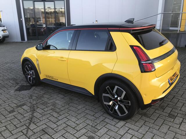 Renault 5 techno 52 kWh 100% ELECTRIC techno 150 pk comfort range VRIJDAG EN ZATERDAG AS AANWEZIG IN AMSTERDAM ZUIDOOST