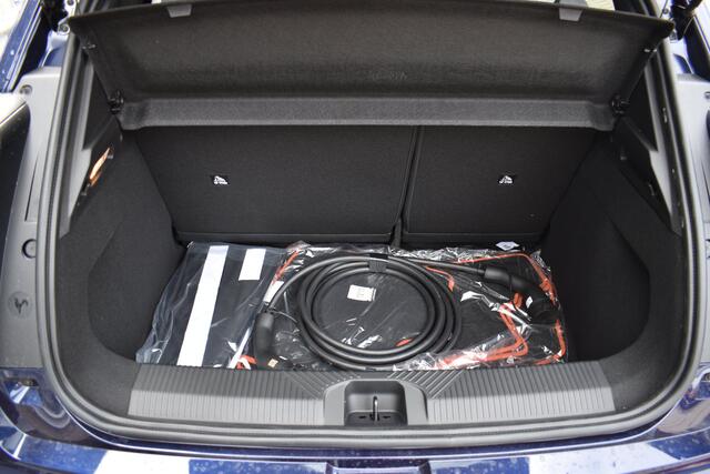 Renault 5 Roland-Garros | Achteruitrijcamera | Elektrisch verwarmbare voorstoelen | ISOFIX-bevestigingssysteem voor kinderzitjes op passagiersstoel en op de twee buitenste zitplaatsen achter