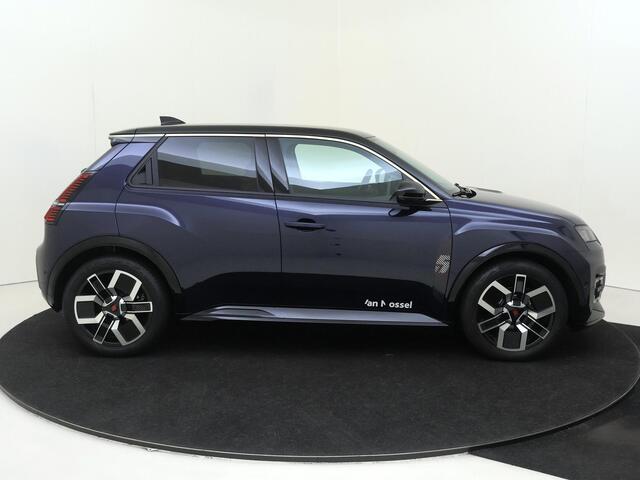 Renault 5 urban range iconic cinq 40 kWh | Pack Safety & Advanced Driving Assist | Bleu Nocturne