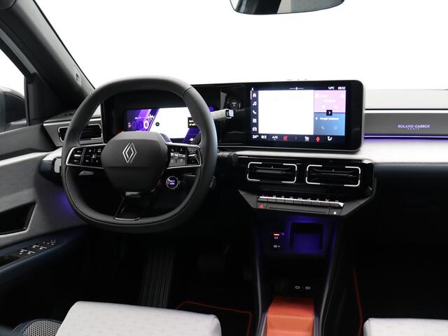 Renault 5 Roland-Garros Comfort range | Achteruitrijcamera | Elektrisch verwarmbare voorstoelen | ISOFIX-bevestigingssysteem voor kinderzitjes op passagiersstoel en op de twee buitenste zitplaatsen achter