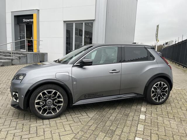 Renault 5 comfort range Roland-Garros 52 kWh / Pack Advanced and Driving Assist / Harman Kardon Premium Audio / V2L Adapter / Demo Zuidoost vraag naar beschikbaarheid