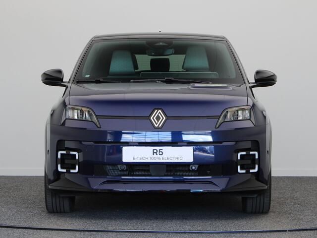 Renault 5 Roland-Garros Comfort range | Achteruitrijcamera | Elektrisch verwarmbare voorstoelen | ISOFIX-bevestigingssysteem voor kinderzitjes op passagiersstoel en op de twee buitenste zitplaatsen achter