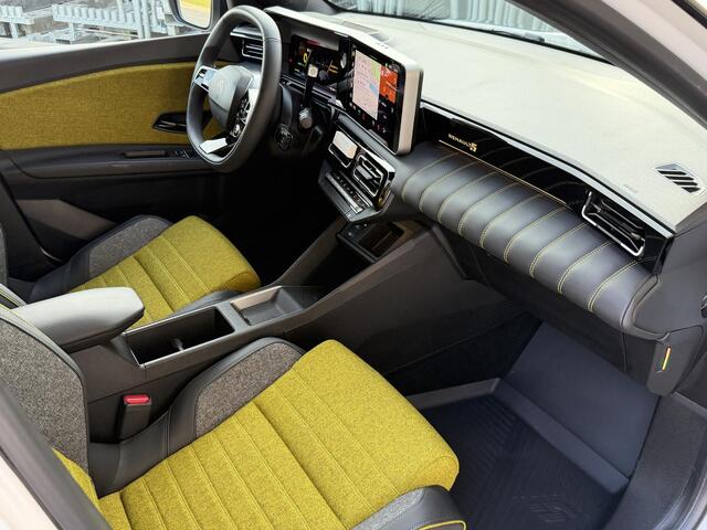 Renault 5 comfort range iconic cinq 52 kWh SOH 99% / Snellader / Navigatie / 18" / Harman Kardon / Adaptive cruise / Parkeer Camera / Clima / Keyless / R5 dak