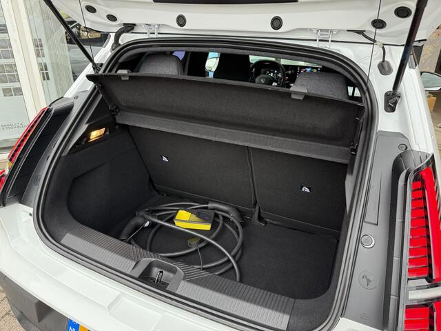 Renault 5 urban range evolution 40 kWh | NAP | Key-less | Climate Control | Apple Carplay & Android Auto | Cruise Control | LED | DAB |