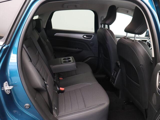 Renault Arkana 1.6 E-Tech Hybrid 145 Intens | Stuur en Stoel verwarming | Trekhaak | Achteruitrijcamera |