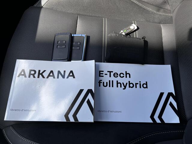 Renault Arkana 1.6 E-Tech hybrid 145 E-Tech engineered Automaat / Dealer onderhouden / Camera / Leder Alcantara / Stuur- en stoelverwarming / Navi groot scherm / Apple Carplay Android /