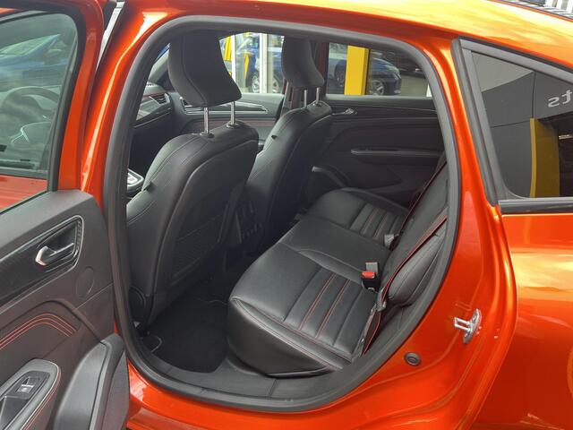 Renault Arkana 1.6 E-Tech Hybrid 145 R.S. Line | Bose Audio | Elektrisch verstelbare stoelen | Stoelverwarming | Leer |