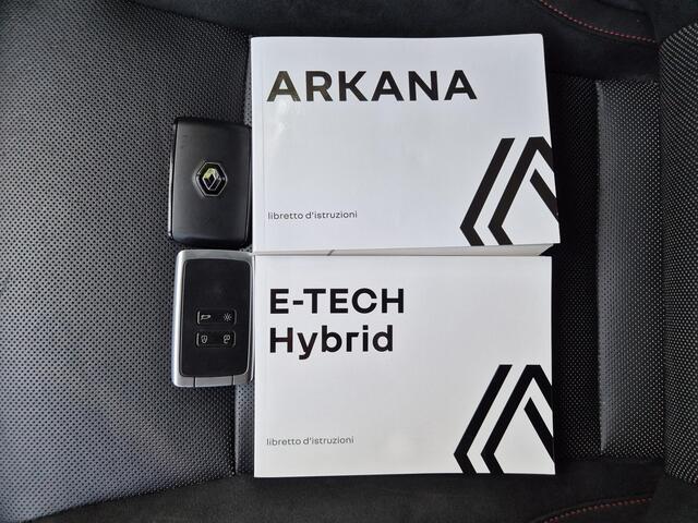 Renault Arkana 1.6 E-Tech Hybrid 145 R.S. Line Automaat / Afneembare Trekhaak / Stuur- en Stoelverwarming / Apple Carplay Android Auto / Adaptief cruise control / Climate control / Achteruitrijcamera /