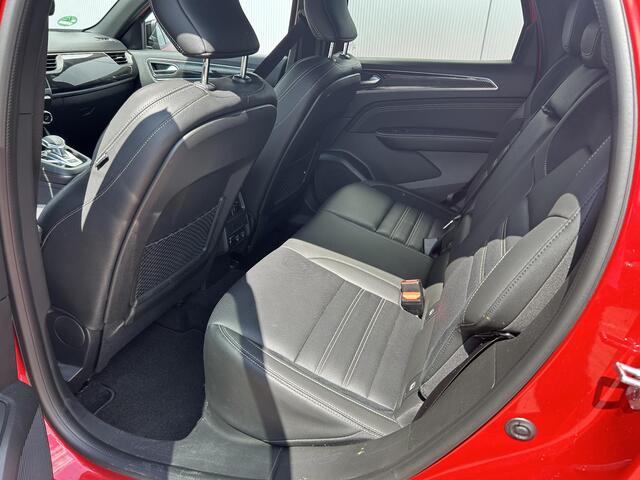 Renault Arkana 1.6 E-Tech hybrid 145 E-Tech engineered / All Season Banden / Navigatie / Climate Control / Cruise Control Adaptief / Stoelverwarming /