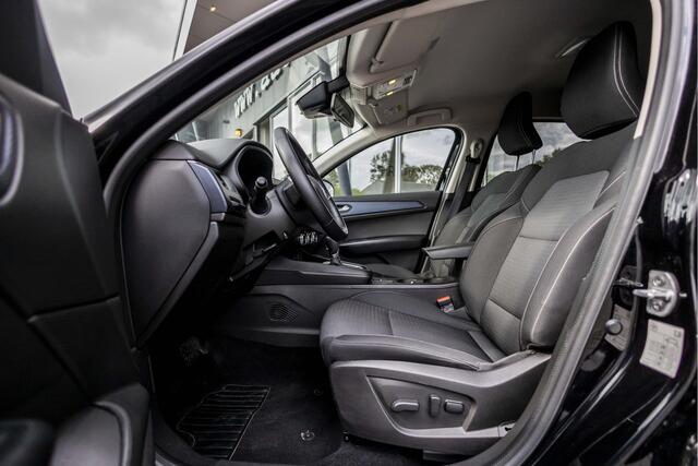 Renault Arkana 1.6 E-Tech hybrid 145 evolution | Camera | LED