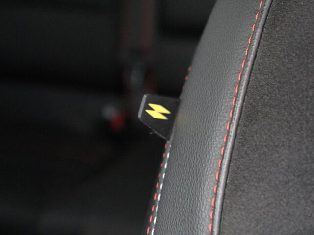 Renault Arkana 1.6 E-Tech Hybrid 145 R.S. Line | Panoramadak | Leder/Alcantara | Trekhaak | Stoelverwarming | Adaptive cruise | Camera | Carplay | Keyless | Park Assist | Full LED | Navigatie