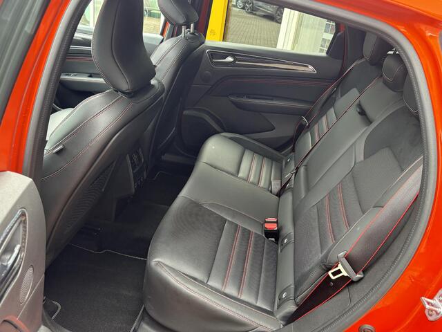 Renault Arkana 1.6 E-Tech Hybrid 145 R.S. Line | NAP | Trekhaak | Bose Audio | Elektrisch glazen schuif-/kanteldak | Stoelverwarming | Elektrische stoelen | DAB | Climate Control | Cruise adaptief |