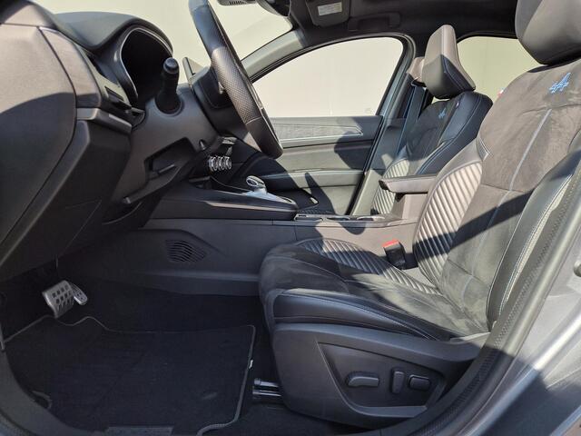 Renault Arkana 1.6 E-Tech full hybrid 145 esprit Alpine / Dealer onderhouden / Schuifdak / Trekhaak Vast / Stuur- & Stoelverwarming / Adaptief cruise control / Rondomzicht camera / Draadloze telefoon lader / Keyless Entry/Start / Apple Carplay Android Auto /