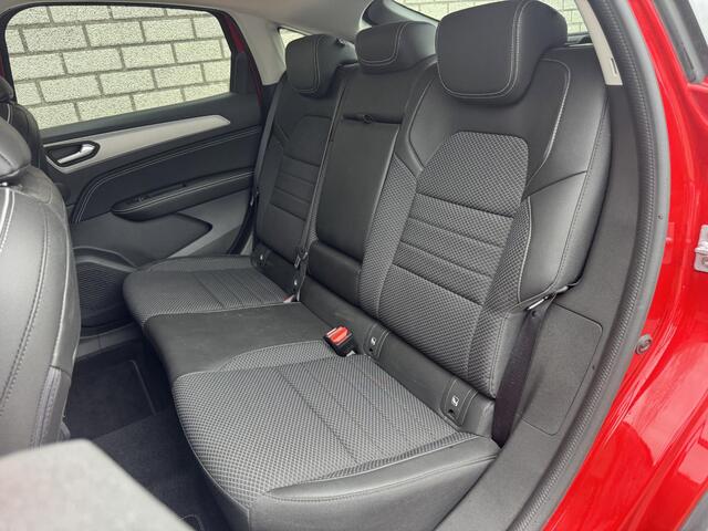 Renault Arkana 1.6 E-Tech hybrid 145 Techno | Stoel + Stuurverwarming | Elektrische stoelen | Achteruitrijcamera | Apple CarPlay / Android Auto |