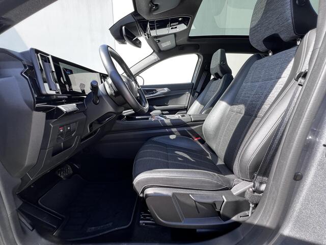 Renault Austral Full Hybrid 200 Techno / Dealer onderhouden / Trekgewicht 1.500 kg / Panorama dak / Navi groot scherm / Apple Carpay Android / 19" LM wielen / Stuurwiel verwarming /