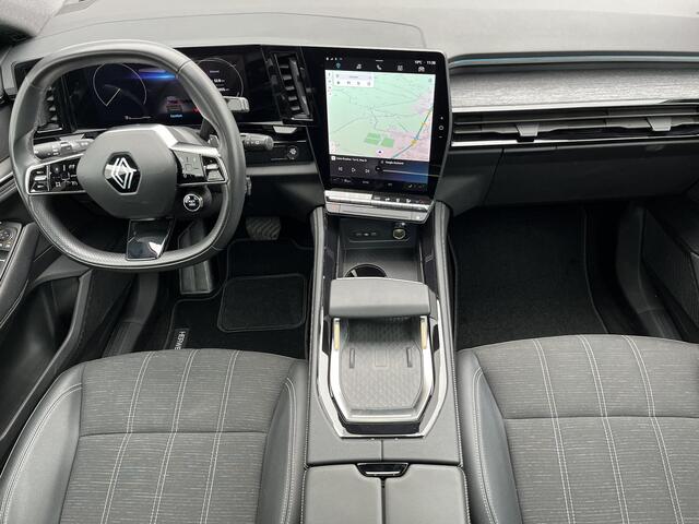 Renault Austral E-Tech Full Hybrid 200 Techno Automaat / 3 jaar Fabrieksgarantie vanaf Nieuw / Trekgewicht 1.500 kg / Panorama dak / 360° Camera / Apple Carplay & Android Auto / Keyless Entry & Start / Cruise- en Climate Control / Parkeersensoren voor en achter