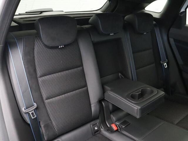 Renault Austral 160pk Iconic Esprit Alpine | 1800kg geremd | Trekhaak | Active driver assist | Elek. kofferklep | Elek. bedienbare stoelen |