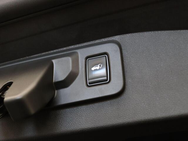 Renault Austral 160pk Mild Hybrid Iconic | 1800kg | Trekhaak | Elek. biedenbare achterklep | Stoel- en stuurverwarming | Voorruitverwarming |
