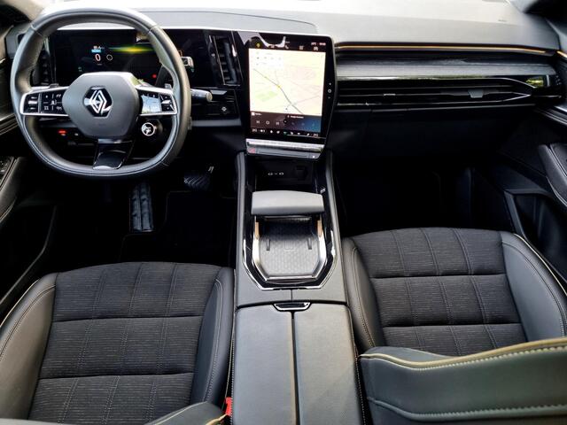 Renault Austral 1.2 E-Tech full hybrid 200 iconic Automaat / Rondomzicht Camera / Elektr. Achterklep / Navigatie / Cruise Control Adaptief / Massagestoel / Harman Kardon