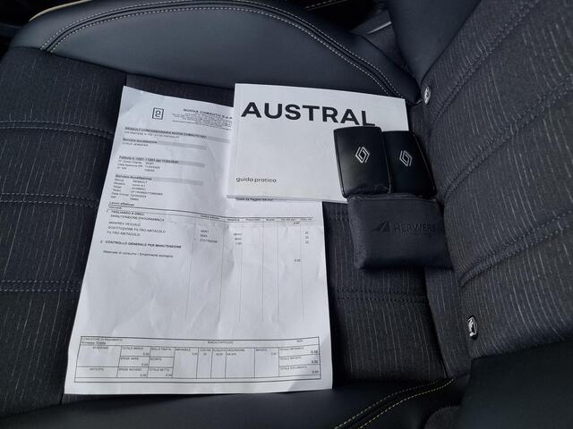 Renault Austral 1.2 E-Tech full hybrid 200 iconic Automaat / Rondomzicht Camera / Elektr. Achterklep / Navigatie / Cruise Control Adaptief / Massagestoel / Harman Kardon