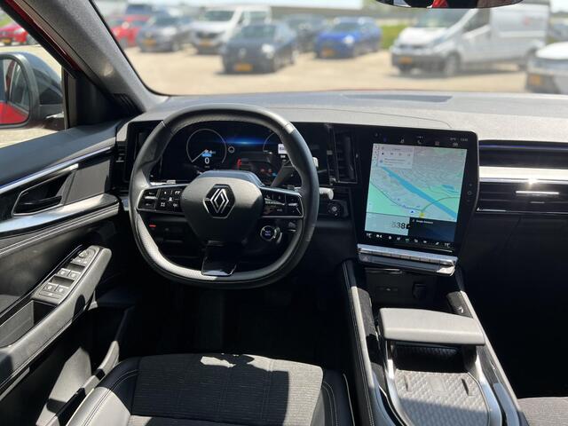 Renault Austral 1.2 E-Tech full hybrid 200 iconic | 360 graden camera | Elektrisch verstelbare stoel geheugen massage | Google maps geïntegreerd | Stoel & stuur verwarming | Voorruit verwarming |