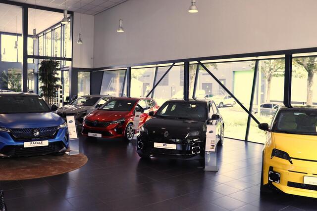 Renault Austral 1.2 E-Tech full hybrid 200 techno AUTOMAAT / 10.000KM / NAVI / PANO / 360° CAMERA / BLINDSPOT / PDC 360 / PRIVACY GLASS / DAKRAILS / PACK SAFETY / 19'' LMV