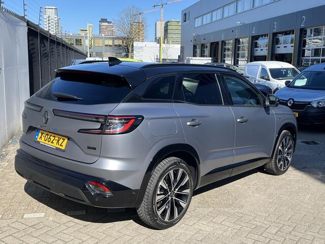 Renault Austral 1.2 E-Tech full hybrid 200 iconic esprit Alpine / HARMAN KARDON / 4CONTROL ADVANCED / SPECIALE KLEUR MAT GRIJS
