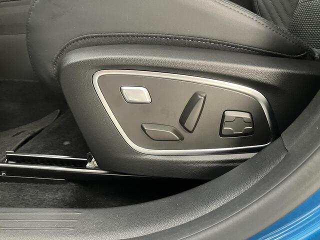 Renault Austral 1.2 E-Tech full hybrid 200 iconic esprit Alpine / Demonstratieauto / All seasonbanden / Google Maps Navigatie / Memoryseats / Camera / Adaptive Cruise Control / Stoel- en Stuurverwarming / Verwarmde Voorruit / Elektrische Kofferbak /