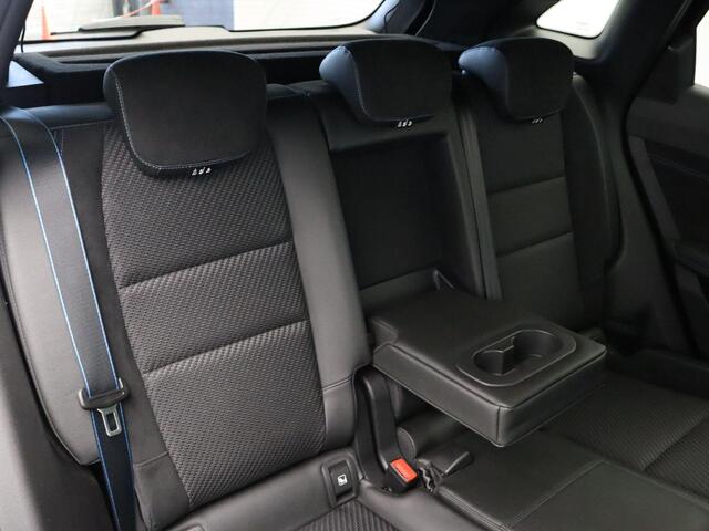 Renault Austral E-Tech Hybrid 200pk Iconic Esprit Alpine | Trekhaak | Harman Kardon | Active driver assist | Stoel- en stuurwielverwarming |