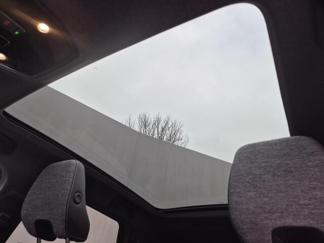 Renault Austral full hybrid 200 techno Automaat / Panoramadak / Fabrieksgarantie tot 04-2028 / Trekgewicht 1500 kg / Pack Look / Rondomzicht camera / Apple Carplay Android Auto / Adaptief cruise control / Keyless Entry/Start / Draadloze telefoon lader /