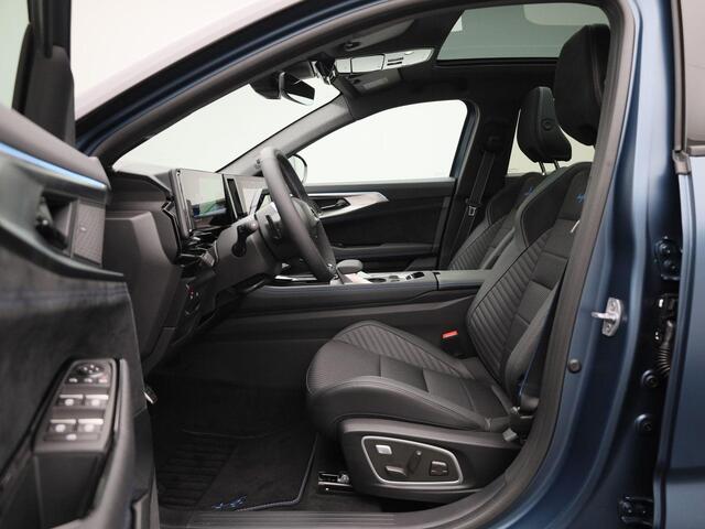 Renault Austral 1.2 E-Tech full hybrid 200 esprit Alpine | Panoramadak | Harman Kardon Audio | Matrix LED | Head-up Display | Elektr. Stoelen incl. Geheugen | 360 graden camera | Elektr. Achterklep | Active Driver Assist | Blind Spot Warning | Stoel- & Stuurwielverwarmin