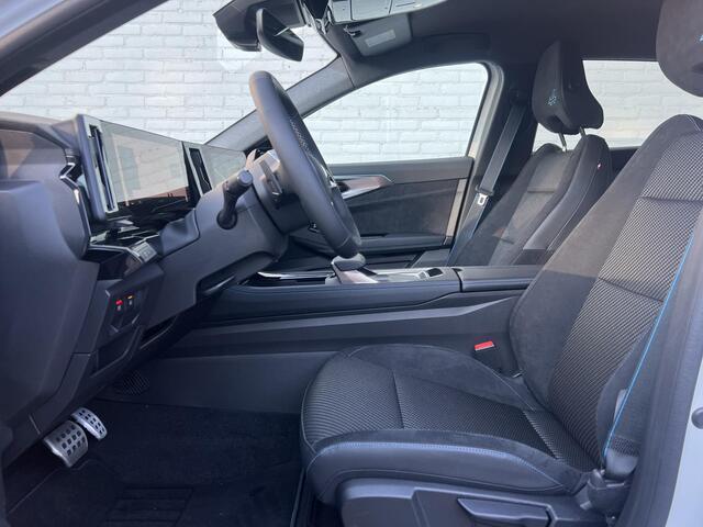 Renault Austral E-Tech full hybrid 200 techno esprit Alpine / Afneembare Trekhaak(1500 KG Trekgewicht) / All Season Banden / NAP Logisch / Pack Safety / Pack advanced Driving Assist / Adaptieve Cruise / Dode Hoek Detectie / Verwarmbaar stuurwiel / Draadloos laden Telefoon