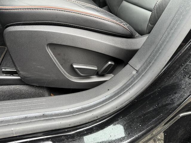Renault CAPTUR 1.3 TCe 130 Initiale Paris | Bose | 360 camera | Elek. stoelen + Leder | Winter Pack | Dealer Onderhouden!