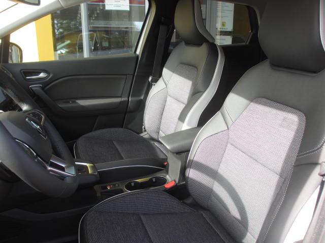 Renault CAPTUR TCe 140PK Intens / CAMERA / NAVI / 18" LM / Stoelverwarming