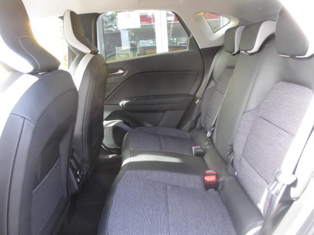 Renault CAPTUR TCe 140PK Intens / CAMERA / NAVI / 18" LM / Stoelverwarming