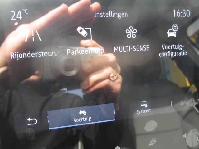 Renault CAPTUR TCe 140PK Intens / CAMERA / NAVI / 18" LM / Stoelverwarming