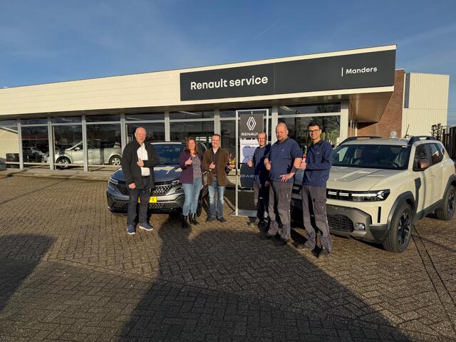 Renault CAPTUR 1.6 E-Tech Plug-in Hybrid 160 Intens DAKRAILS SATIJN/ 18"LM VELGEN/ PARK ASSIST ACHTER/ TWO-TONE KLEUR/ ETC.. RIJKLAAR!
