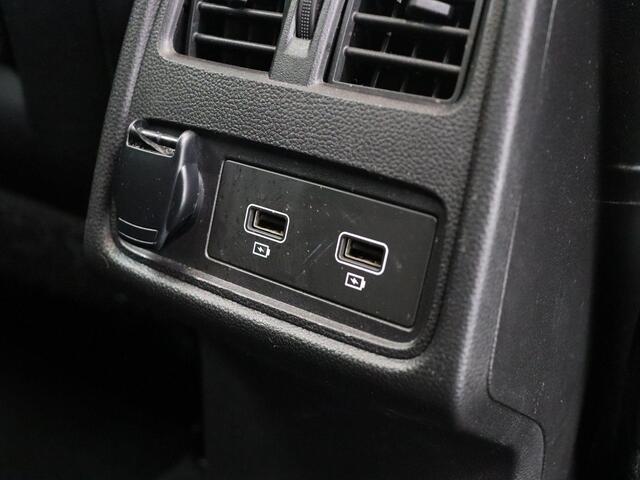 Renault CAPTUR TCe 130pk Intens | Achteruitrijcamera | Navigatie| Climate control | Cruise control |