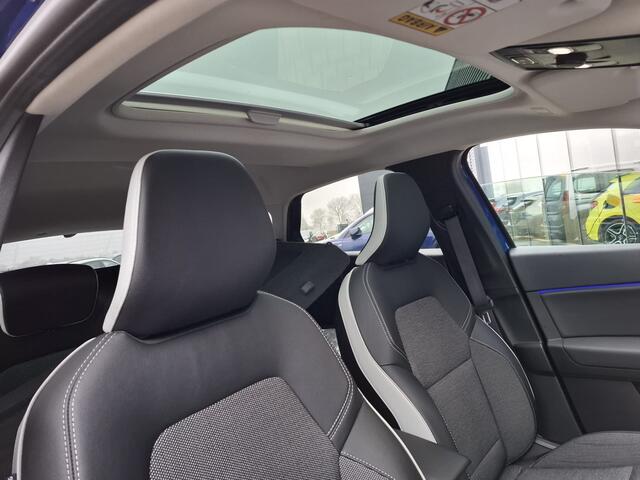 Renault CAPTUR 1.6 E-Tech Plug-in Hybrid 160 Intens Dealer O.H. PHEV | Panodak | Sportstoelen Verwarmd | Virtual | Apple Carplay | Navigatie | Camera | DAB | Sfeerverlichting | L.M. 18" |
