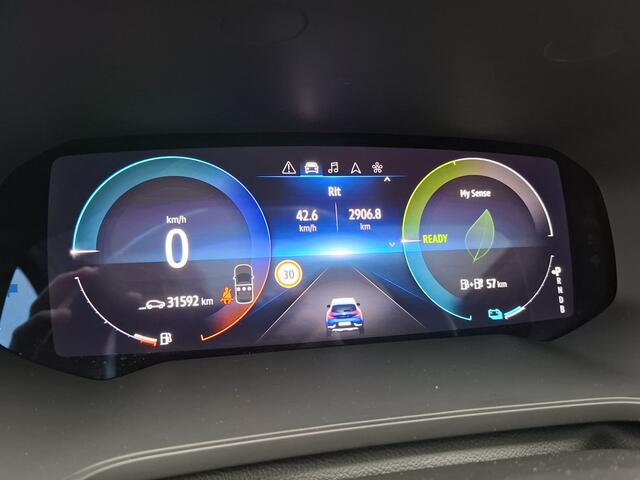 Renault CAPTUR 1.6 E-Tech Plug-in Hybrid 160 Intens Dealer O.H. PHEV | Panodak | Sportstoelen Verwarmd | Virtual | Apple Carplay | Navigatie | Camera | DAB | Sfeerverlichting | L.M. 18" |
