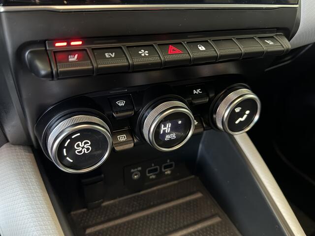 Renault CAPTUR 1.6 E-Tech Plug-in Hybrid 160pk Intens| 9,3" Navi | Bose | 18" | Camera | Stoelverwarming | 100% Dealer onderhouden!