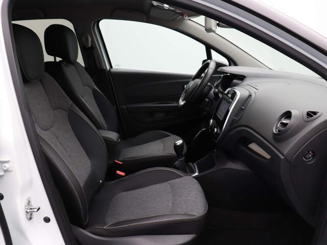 Renault CAPTUR TCe 90pk Intens | Trekhaak | Parkeersensoren achter | Navigatie | Climate Control |